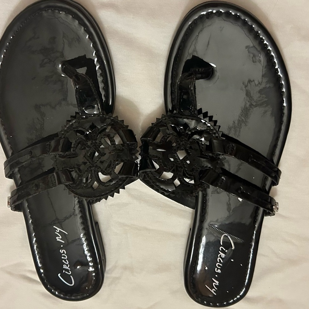 Crevo Black Sandals with H-Style Strap Design